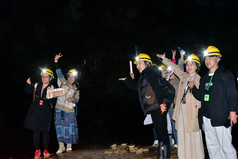 黃龍洞迎來河南省研學(xué)考察團